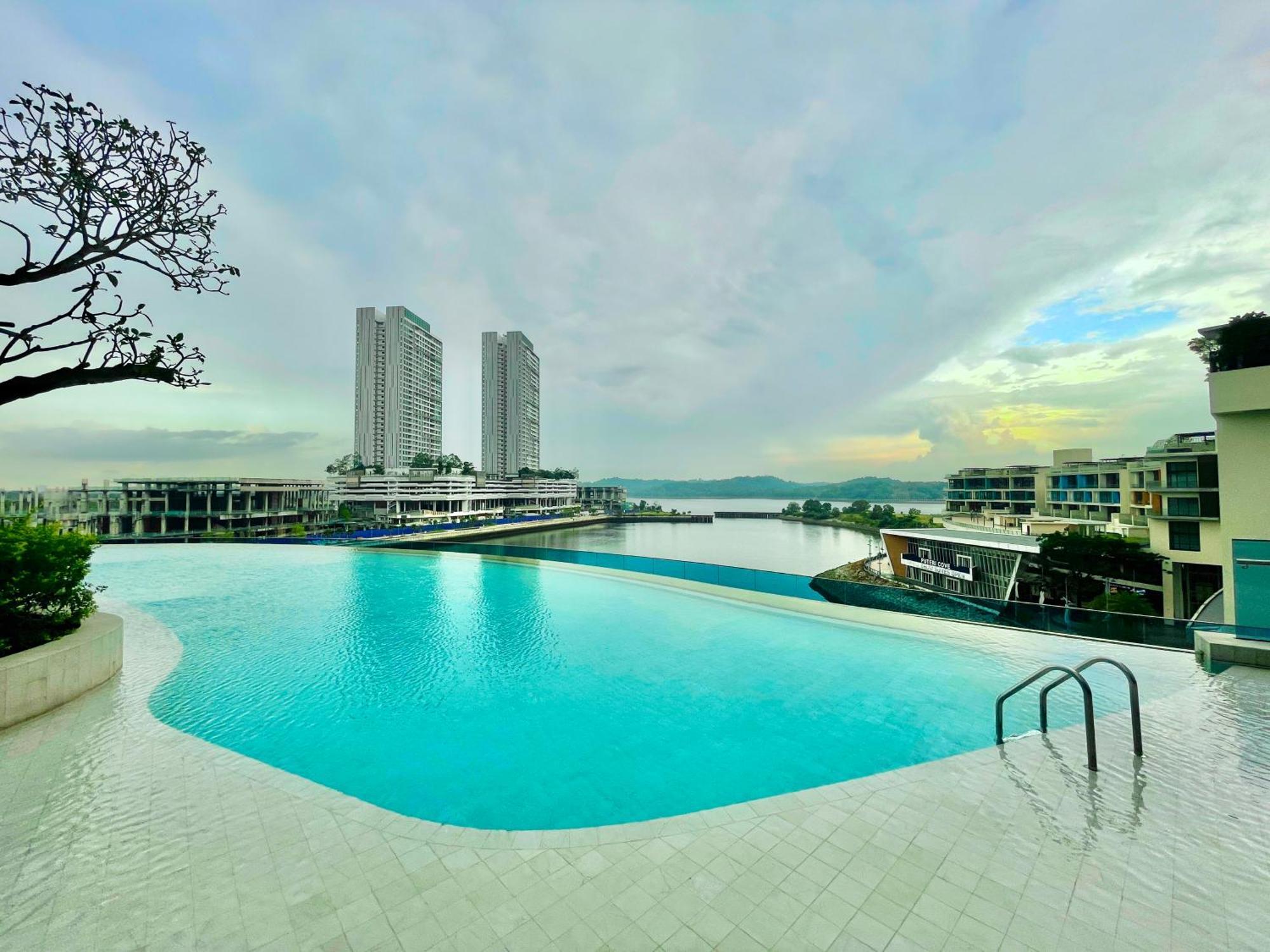 Pinetree Puteri Harbour @ Uha Apartment Nusajaya  Bagian luar foto